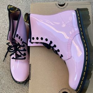 Dr. Martens Women’s / 1460 W Pale Pink / 26425322 Patent Lamper, Size: 7